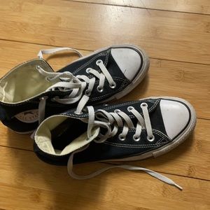 Black and White Converse women’s size 6.5